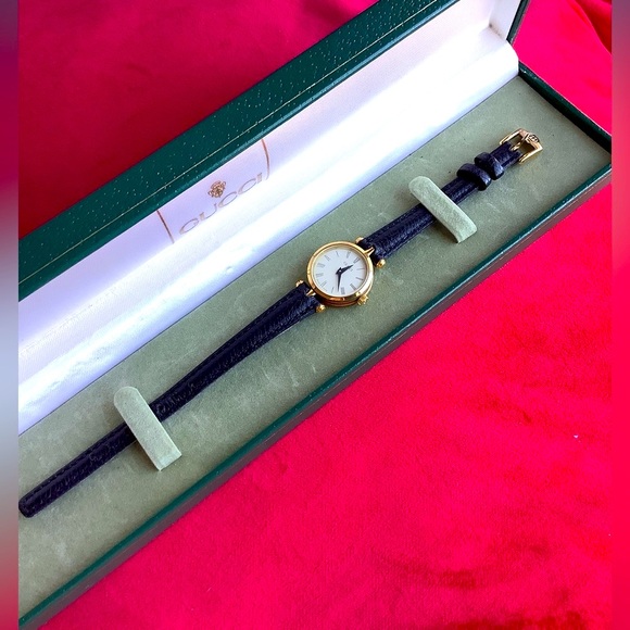 Ladies GUCCI watch VERY CUTEβ€οΈππ - Picture 10 of 12